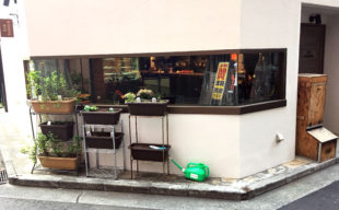 燻製ビーフカレーにこだわりのトッピング ～ランチ営業のご案内～