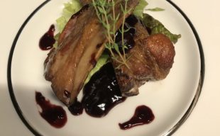豚のスペアリブの燻製と自家製BBQソース