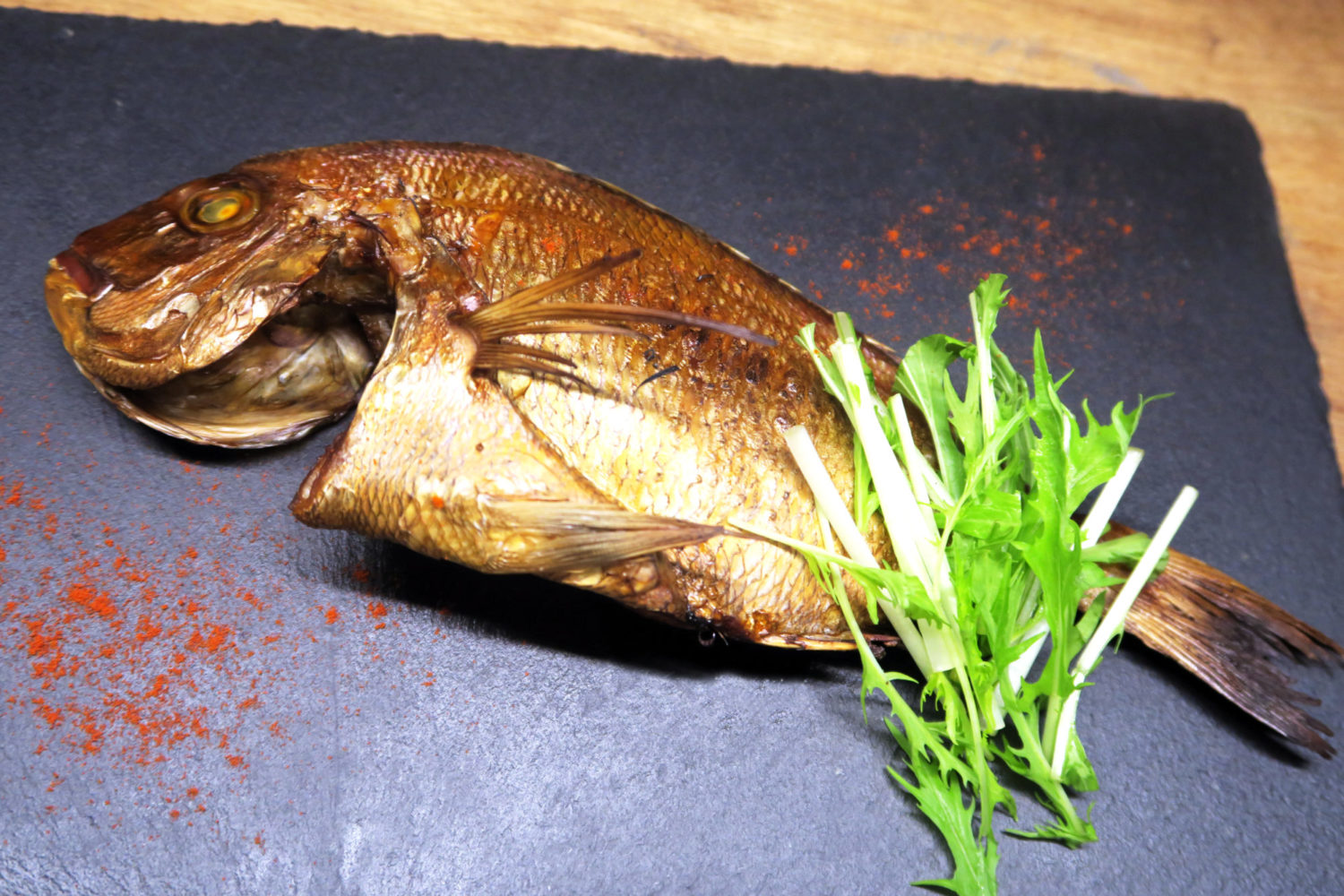 季節を感じるおすすめ鮮魚の燻製 鮎と姫鯛 Bar Zolddich バー ゾルディック 立川駅北口