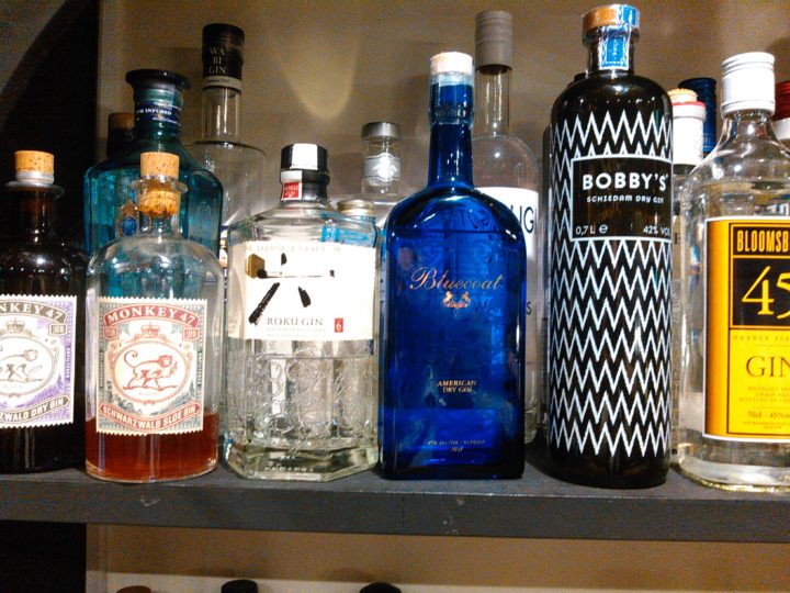 定番のカクテルベース『ジン』について〜歴史やおすすめの銘柄