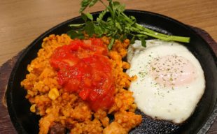 【新メニュー】暑い季節におすすめ！スパイスの香りが食欲をそそるジャンバラヤ