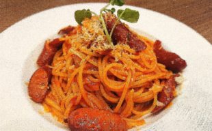 【おすすめ料理】燻製×パスタ「スモークチョリソーのアラビアータ」