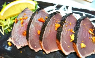 【おすすめ自家製スモーク料理】カツオのたたきの冷燻と砂肝の燻製