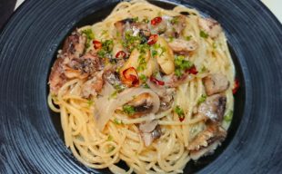 【おすすめ料理】燻製×パスタ「燻製オイルサーディンのスモーキーペペロンチーノ」 【おすすめ料理】燻製×パスタ「燻製オイルサーディンのスモーキーペペロンチーノ」