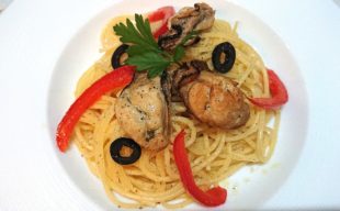 【燻製×パスタ】冬季限定◆スモークオイスター使用したペペロンチーノとほうれん草のクリームパスタ