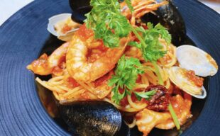 【新作パスタ】燻製セミドライトマトのペスカトーレ