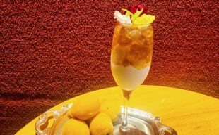 【土日限定】ビワと甘夏のクリームチーズパフェ～ほうじ茶ジュレ添え