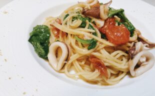 【季節限定】燻製カラスミと真イカのオイルパスタ