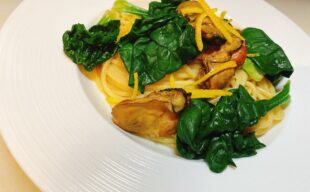 【冬限定】燻製牡蠣と縮みほうれん草のオイルパスタ～柚子風味～