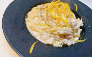 【冬限定パスタ】柚子風味のサルシッチャと舞茸のクリームソース