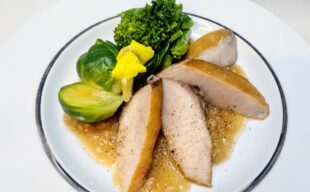 【春の燻製】鰆の桜スモーク～新玉ねぎソースと春野菜添え～