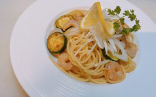 【初夏限定パスタ】小海老とズッキーニのレモンオイルパスタ