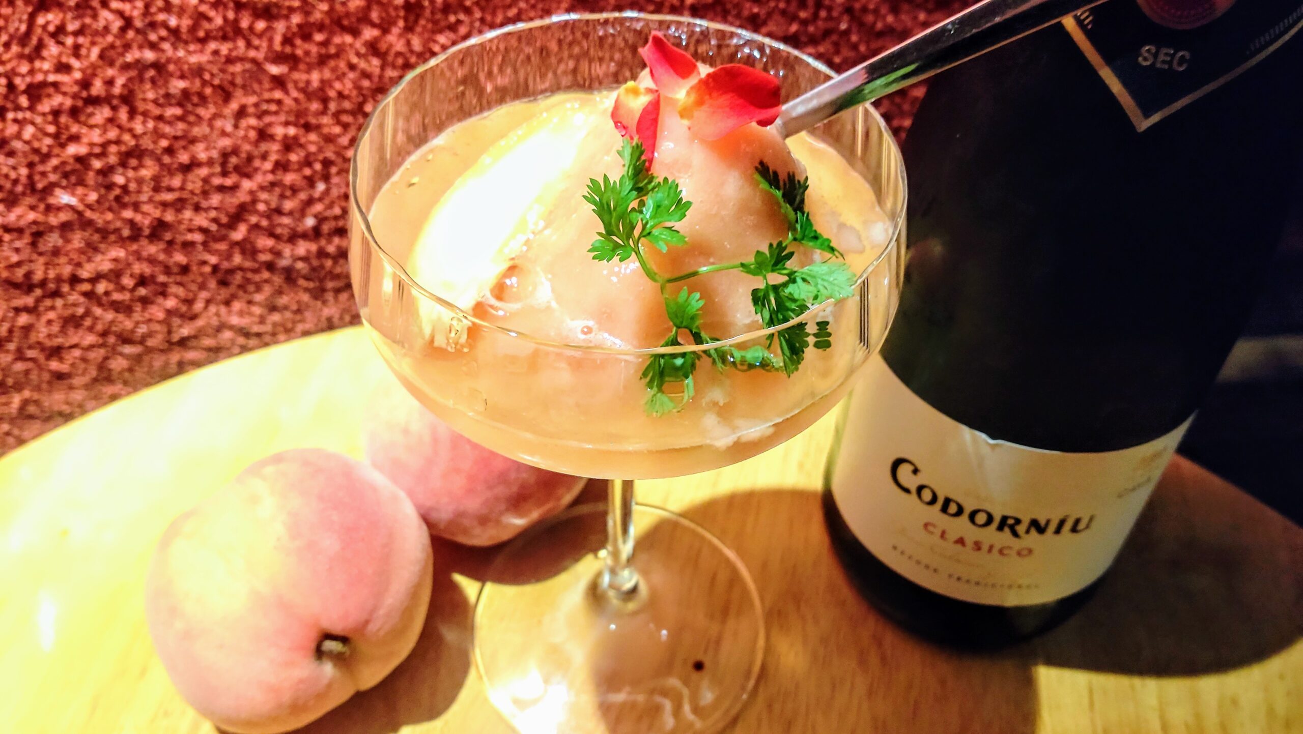 【ミクソロジー】液体窒素で作るカクテル「桃のフローズン・ベリーニ」 BAR Zolddich / バー・ゾルディック 立川駅北口