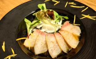 【燻製料理】ブリの冷燻と柚子胡椒の和風カルパッチョ