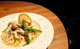【冬季限定】牡蠣の燻製とアスパラガスのクリームパスタ