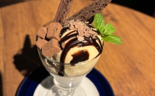 【期間限定】自家製ガトーショコラ・生チョコ・ブラックココアクッキーを使用したチョコレートミニパフェ